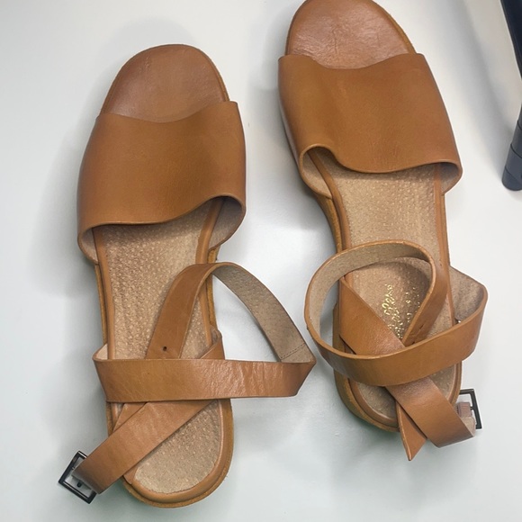 Seychelles Platform Sandal - Picture 2 of 3